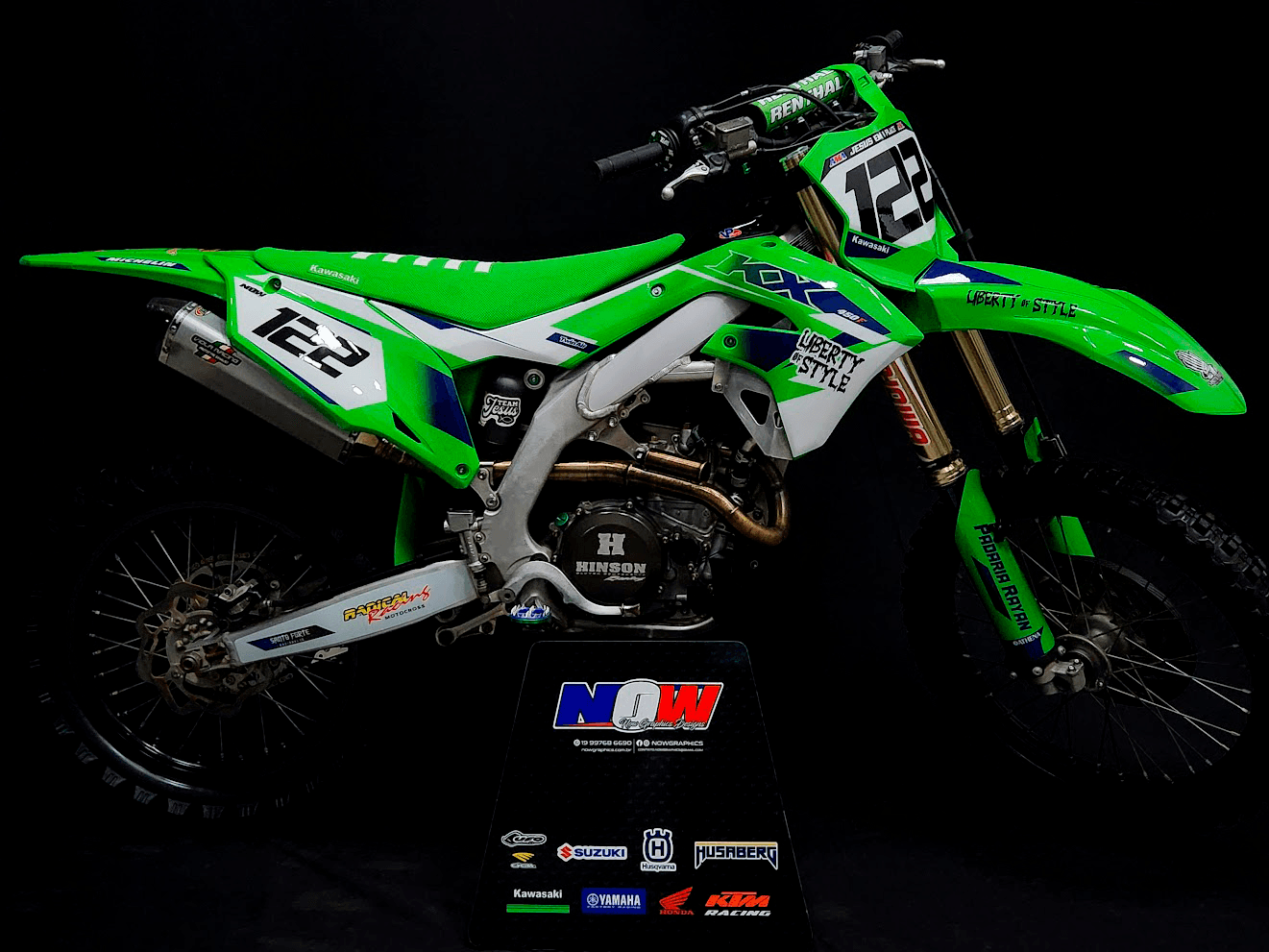 Kawasaki com kit gráfico